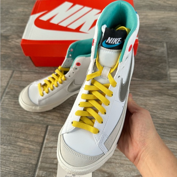 Brand New Nike Blazer Mid '77 Big Kids Shoes (K5/W6.5) - Picture 5 of 10